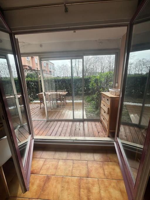 Apartament F2 Avec Terrasse, Parking Gratuit Guyancourt Zewnętrze zdjęcie