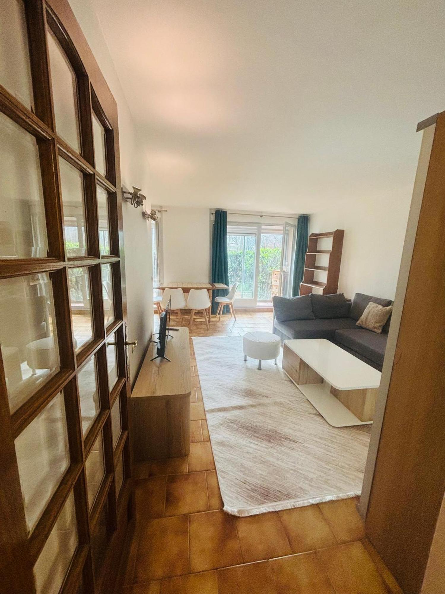 Apartament F2 Avec Terrasse, Parking Gratuit Guyancourt Zewnętrze zdjęcie
