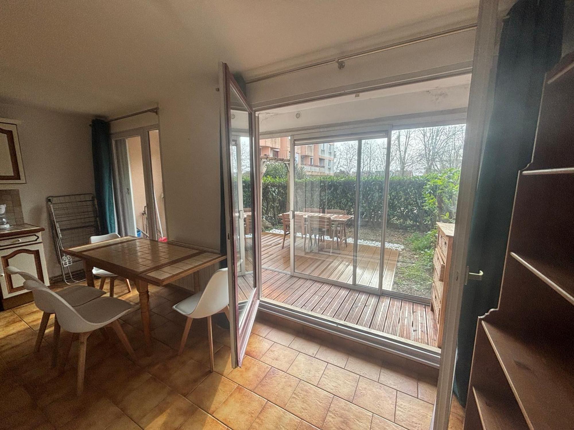 Apartament F2 Avec Terrasse, Parking Gratuit Guyancourt Zewnętrze zdjęcie